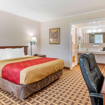 Rodeway Inn Mystic Esterno foto