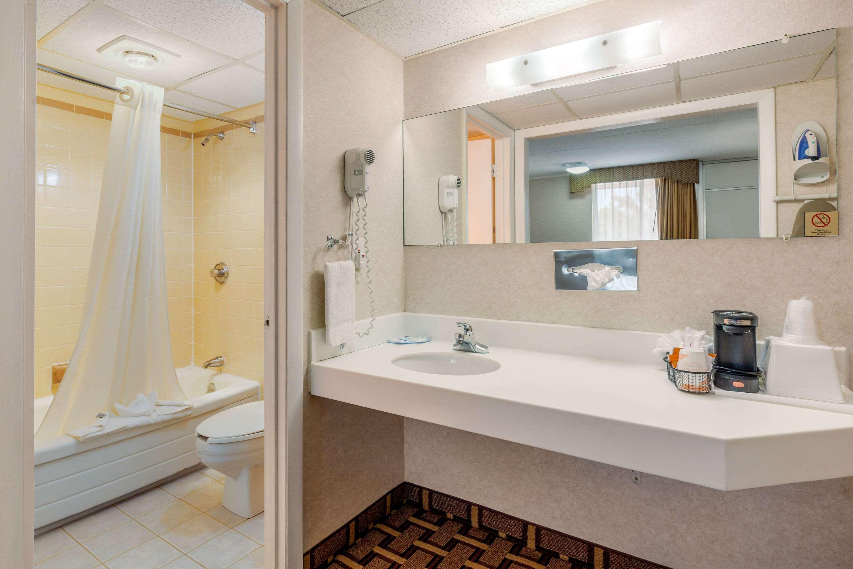 Rodeway Inn Mystic Esterno foto