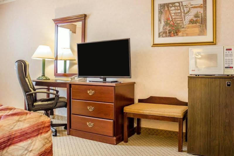 Rodeway Inn Mystic Esterno foto